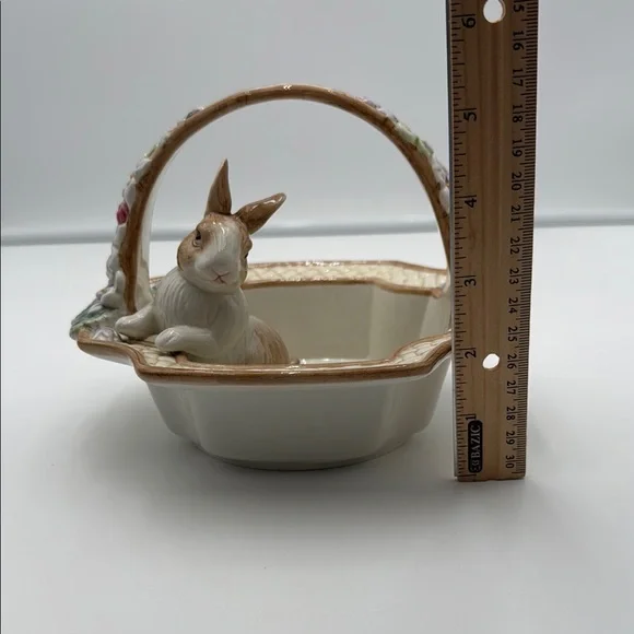 FITZ AND FLOYD ESSENTIALS BOTANICAL BUNNY BASKET WITH HANDLE - Picture 12 of 16